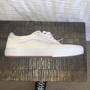 NWT Vans 10.5 off white
